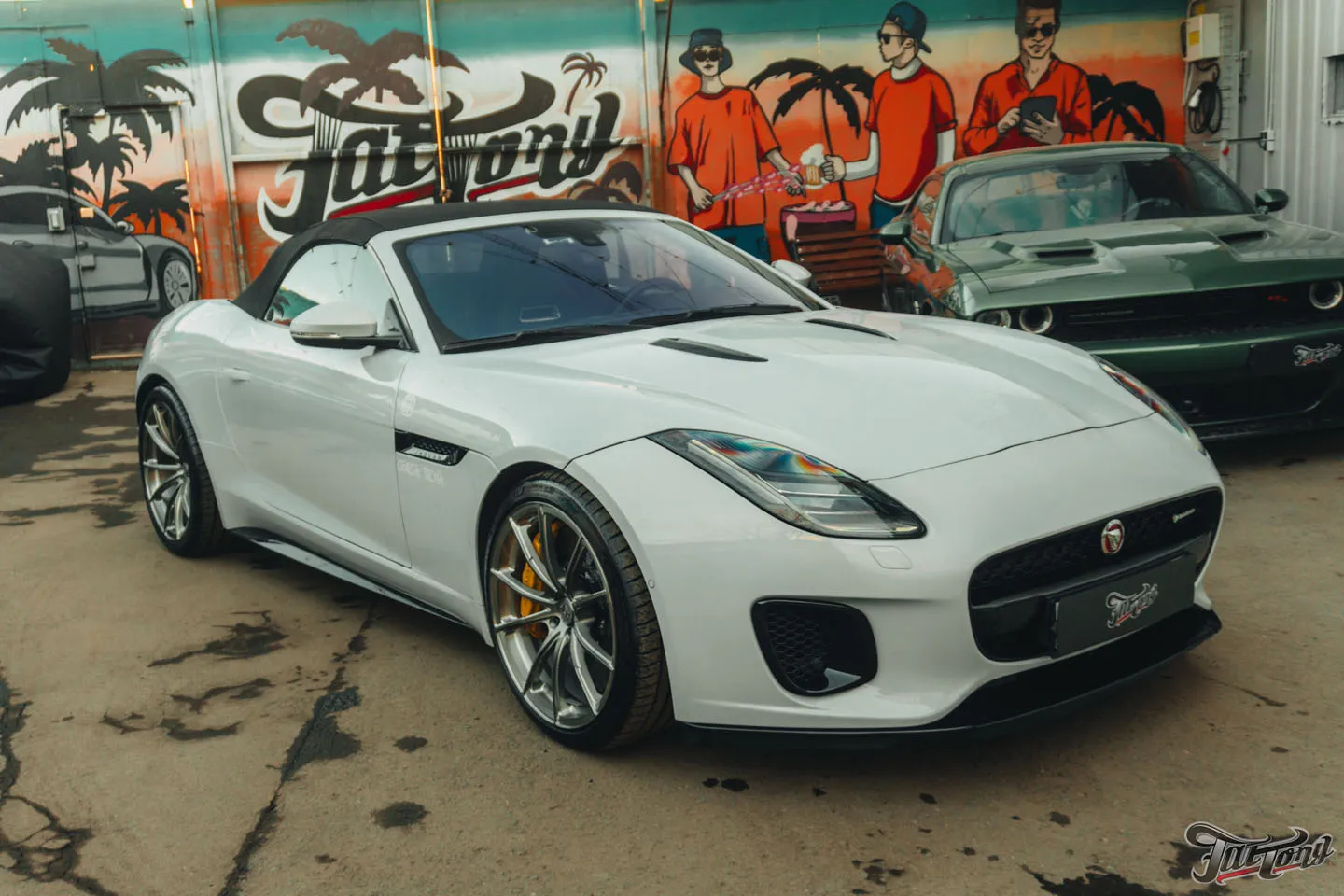 Фирменный Шиномонтаж на вибростенде с адаптацией и балансировкой для Jaguar F-Type. Керамика для дисков и суппортов, техническое обслуживание